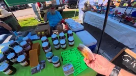 02-sweetwater-farm-comb-honey-table.webp